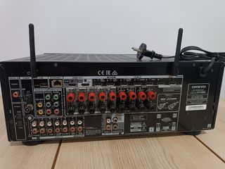 Sintoamplificador ONKYO HT-R695