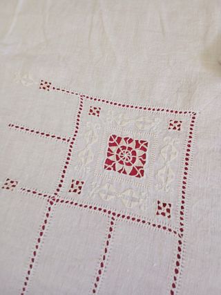 Manteleria bordada