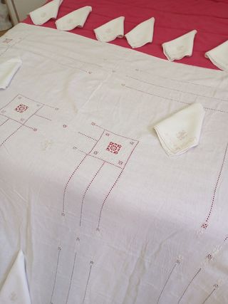Manteleria bordada