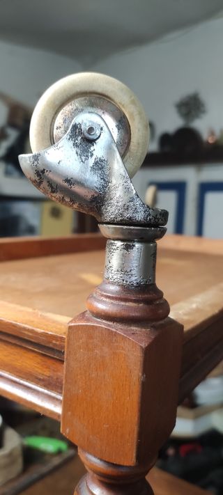  Mesa auxiliar con ruedas.
Vintage.
