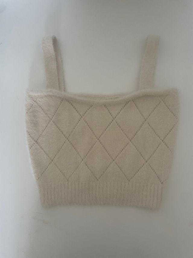 Top a maglia smanicato beige con motivo a rombi