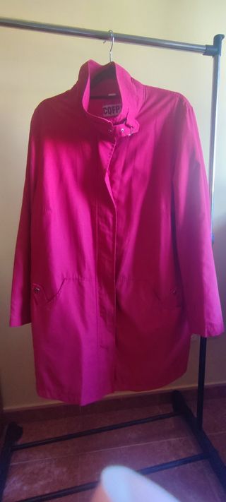 Gabardina roja. Talla grande 54