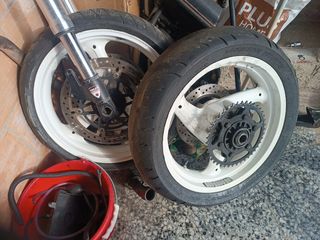 Llantas delantera y trasera Ducati Monster 695
