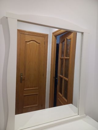 Bajada de preco.Recibidor con espejo blanco nuevo