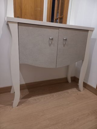 Bajada de preco.Recibidor con espejo blanco nuevo