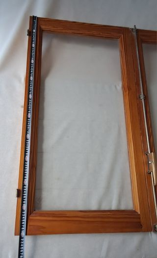 2 HOJAS DE VENTANA CON CRISTALES.    SIN MARCO.