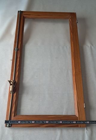 2 HOJAS DE VENTANA CON CRISTALES.    SIN MARCO.