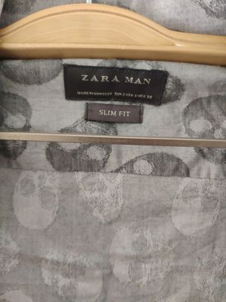Camisa hombre gris calaveras Zara