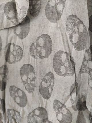 Camisa hombre gris calaveras Zara
