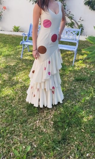 Traje de gitana color crema con lunares pintados