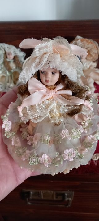 N.5 vecchie bamboline in porcellana 16cm