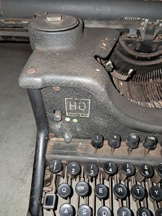 Maquina de escribir antigua