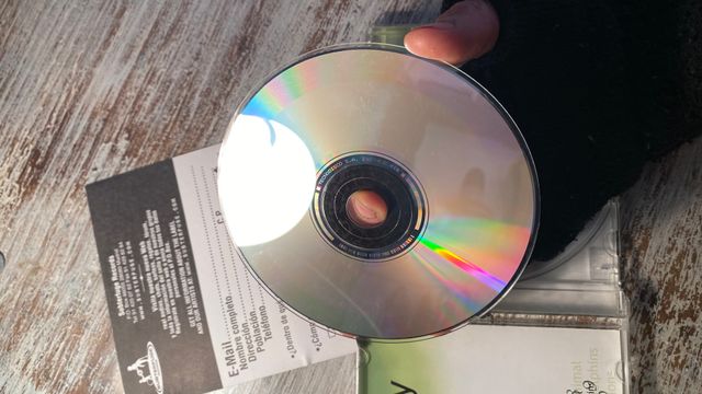 CD Najwa Nimri Carefully