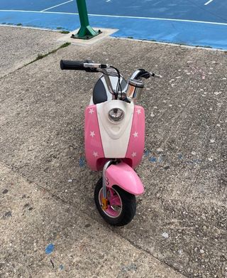 Moto vespa eléctrica niña