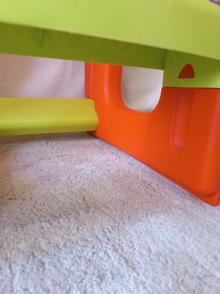 Pupitre/ escritorio infantil plástico duro.