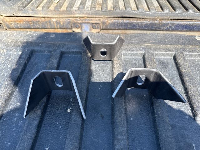 Orejetas para cajas o volquetes carrozados