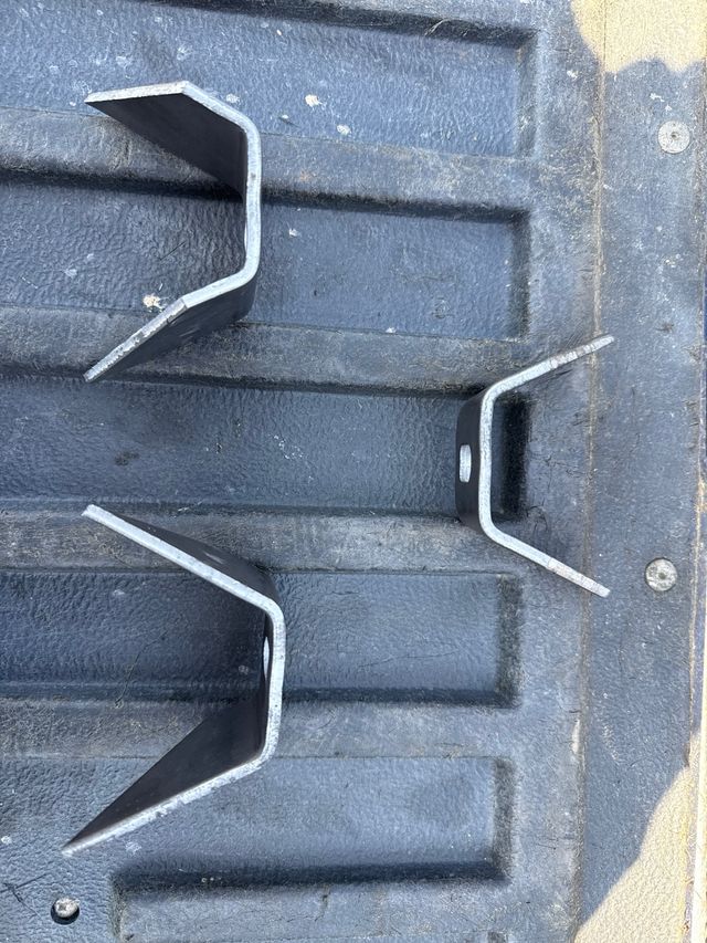 Orejetas para cajas o volquetes carrozados
