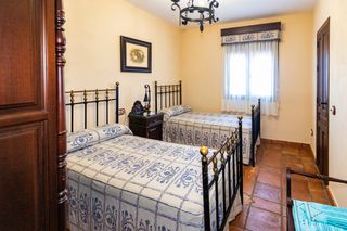 Casa rural para grupos con piscina y chimenea