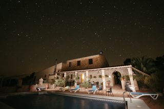 Casa rural para grupos con piscina y chimenea