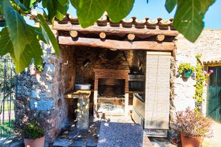 Casa rural para grupos con piscina y chimenea