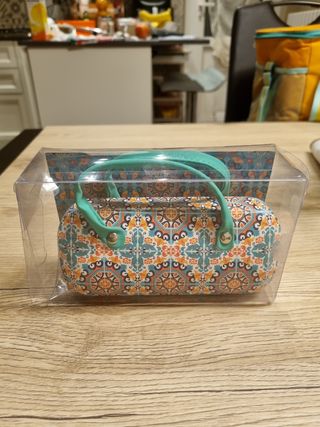 Custodia rigida per occhiali