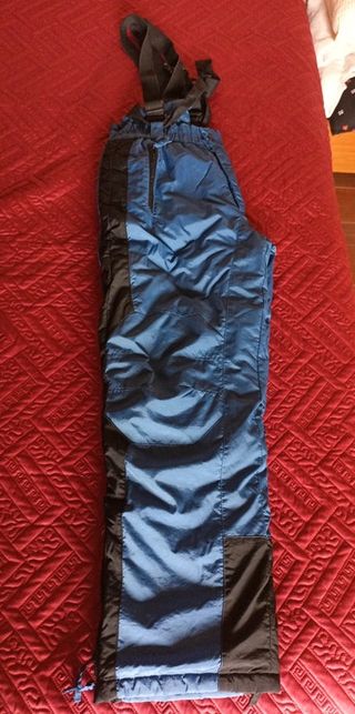 Salopetta uomo taglia M blu con inserti neri.