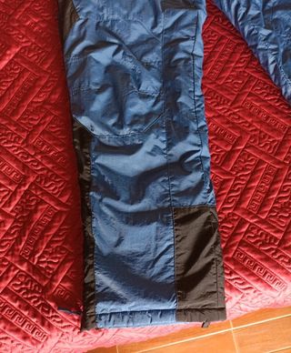 Salopetta uomo taglia M blu con inserti neri.