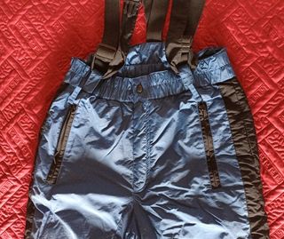 Salopetta uomo taglia M blu con inserti neri.