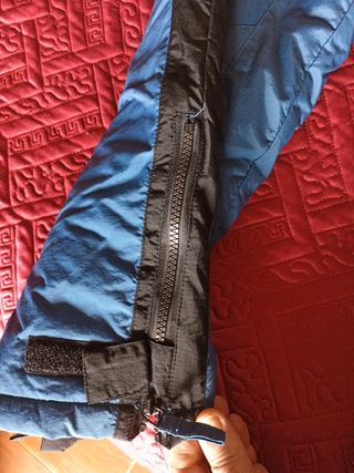 Salopetta uomo taglia M blu con inserti neri.