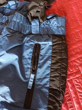 Salopetta uomo taglia M blu con inserti neri.