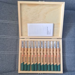 ÚLTIMA UNIDAD Set tallado de madera 12 piezas