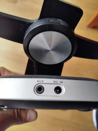 Soporte para iPad con altavoces