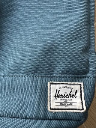 Bolsa deporte Nike y mochila Herschel