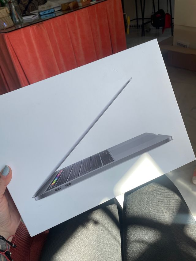 Caja vacía MacBook Pro