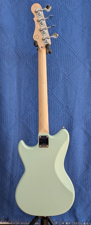 Bajo G&L Tribute Fallout escala corta
