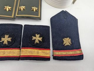 SET DE INSIGNIAS Y ACCESORIOS MILITARES 
