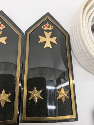 SET DE INSIGNIAS Y ACCESORIOS MILITARES 