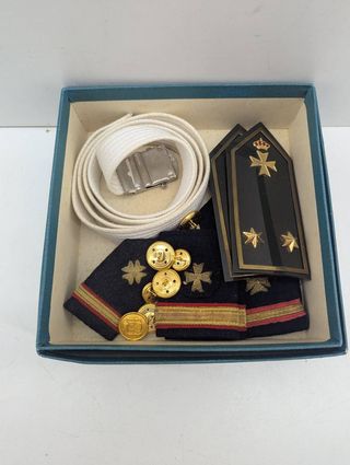 SET DE INSIGNIAS Y ACCESORIOS MILITARES 