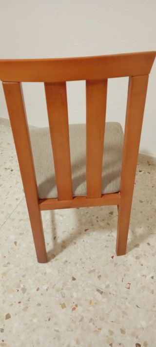 SEIS SILLAS DE COMEDOR 