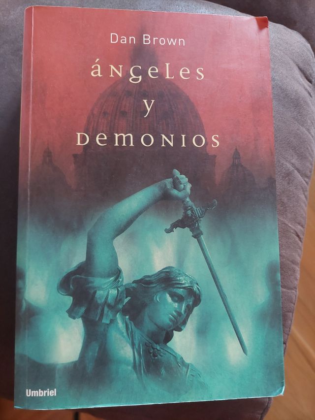 Angeles y Demonios / Angels and Demons (Spanish Edition)