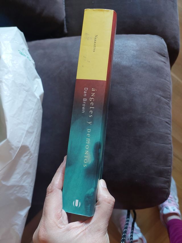 Angeles y Demonios / Angels and Demons (Spanish Edition)