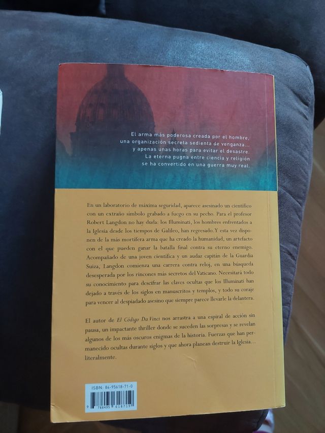 Angeles y Demonios / Angels and Demons (Spanish Edition)