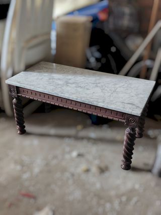 Mesa pequeña de mármol