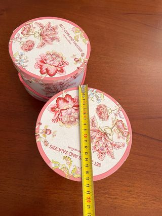 Scatole in cartone decorato