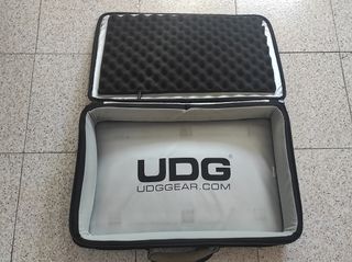 Maleta para mesa de música traktor s4 mk2 