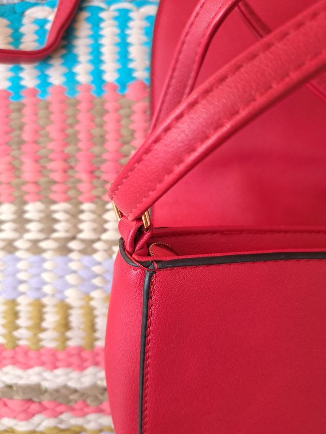 Bolso rojo shoulder cierre tipo sobre