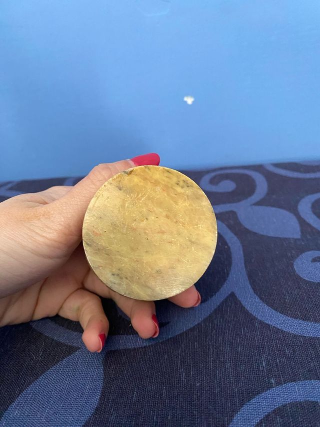 Porta profumi in marmo scolpito