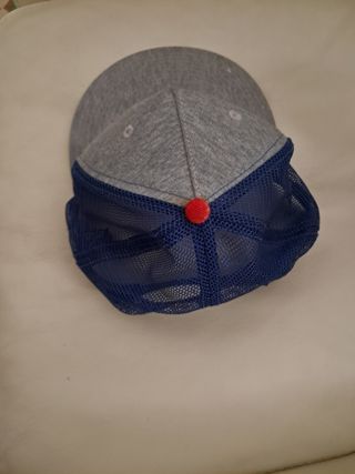 Cappellino con visiera 