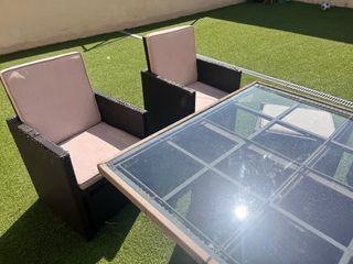 Mesa y sillas de Jardin