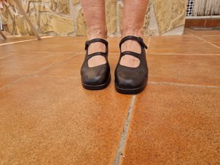 Zapatos CAMPER tacón medio ancho. Suela de goma.38